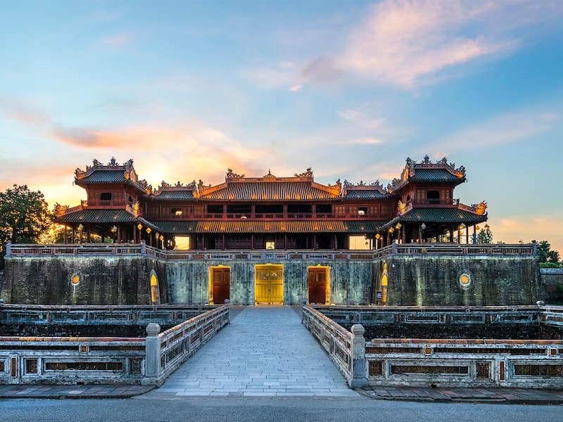 Di tích lịch sử tiếng Anh là gì