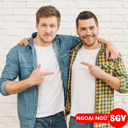 Khoác vai tiếng Anh là gì